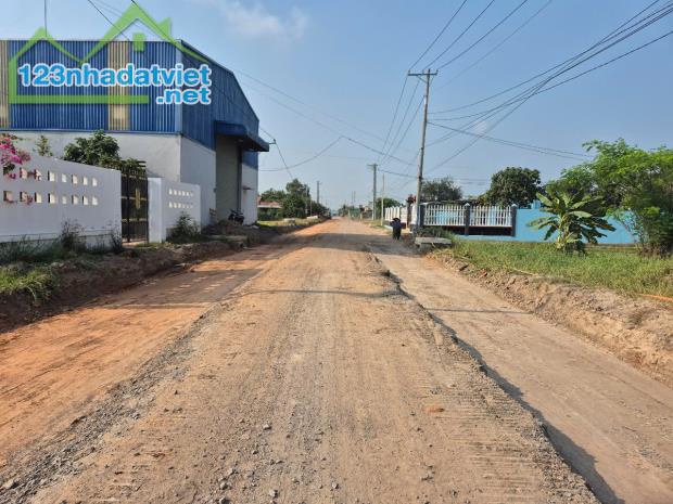 Bán đất đường nhựa 5x36m ,giá 1 tỷ 800 triệu ,thổ cư,  xã Hòa Khánh Đông, Đức Hòa, Long An - 1