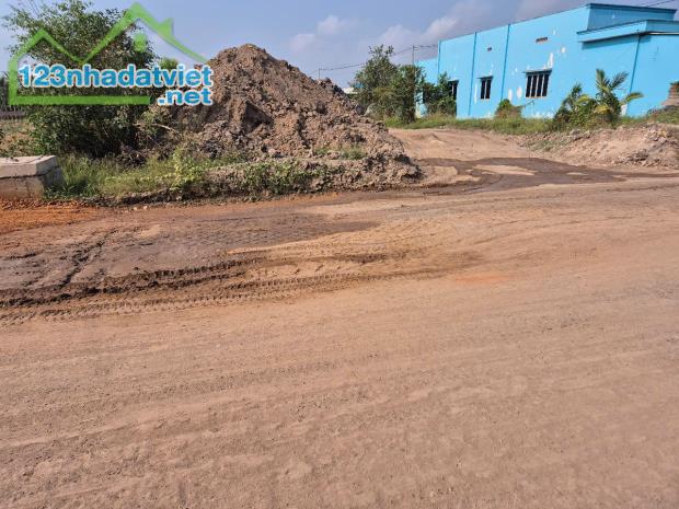 Bán đất đường nhựa 5x36m ,giá 1 tỷ 800 triệu ,thổ cư,  xã Hòa Khánh Đông, Đức Hòa, Long An