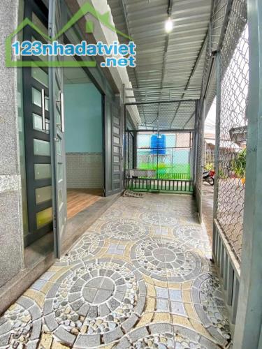 cần bán căn nhà 54m2 ở Bà Điểm - Hóc Môn giá 700 triệu.