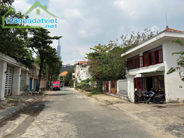 Cơ Hội Vàng Sở Hữu Biệt Thự Sân Vườn Siêu Rộng Tại Thảo Điền –Q2 ,  Giá Tốt Khó Tin!

-
