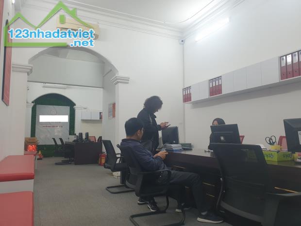 Bán Nhà Mặt Phố Cửa Nam Quận Hoàn Kiếm 120m5T 5m Vỉa Hè 1 SỔ 1 CHỦ 73 Tỷ Cửa Nam. - 2
