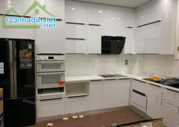 HOÀNG QUỐC VIỆT -PHÂN LÔ - Ô TÔ 7 CHỖ VÀO NHÀ 2 MẶT NGÕ TRƯỚC SAU 4 TẦNG -  Ô TÔ TRÁNH - 2