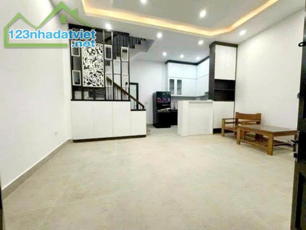 Chính chủ bán nhà đẹp Ba Đình, Phố Kim Mã 32m2, giá nhỉnh 6 tỷ - Vài bước ra phố, MT 5m - 3