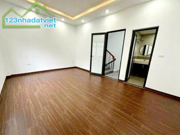 Chính chủ bán nhà đẹp Ba Đình, Phố Kim Mã 32m2, giá nhỉnh 6 tỷ - Vài bước ra phố, MT 5m - 2