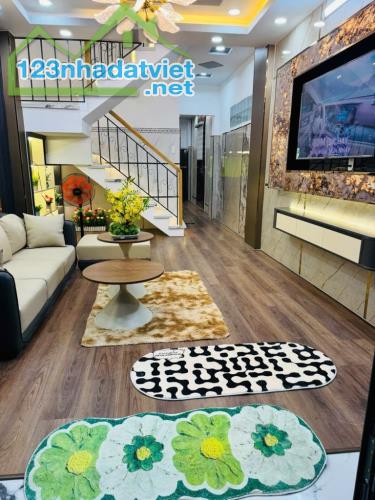 NHÀ ĐẸP QUANG TRUNG GV - GIÁP NGÃ 4 VỚI PHAN HUY ÍCH & ST EMART2 - HXH SÁT MT - DT 50M²