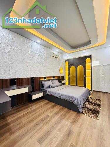 NHÀ ĐẸP QUANG TRUNG GV - GIÁP NGÃ 4 VỚI PHAN HUY ÍCH & ST EMART2 - HXH SÁT MT - DT 50M² - 5