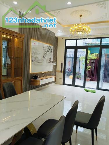 BÁN NHÀ MỚI ĐẸP – GARA Ô TÔ – NGAY LÊ VĂN KHƯƠNG, QUẬN 12 – GIÁ CHỈ 6.6 TỶ