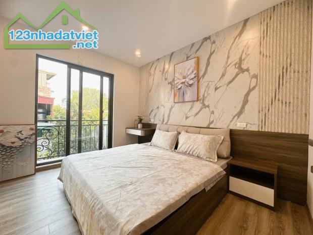 SIÊU PHẨM - VIỆT HƯNG - 43M - MỚI ĐẸP - SÁT Ô TÔ - 3 THOÁNG - NGÕ NÔNG - HƠN 6 TỶ. - 2