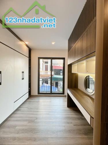 SIÊU PHẨM - VIỆT HƯNG - 43M - MỚI ĐẸP - SÁT Ô TÔ - 3 THOÁNG - NGÕ NÔNG - HƠN 6 TỶ.