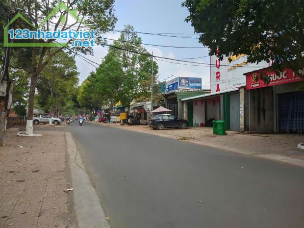 Chính chủ cho thuê mặt bằng vàng tại trung tâm thị trấn Phước An - 1