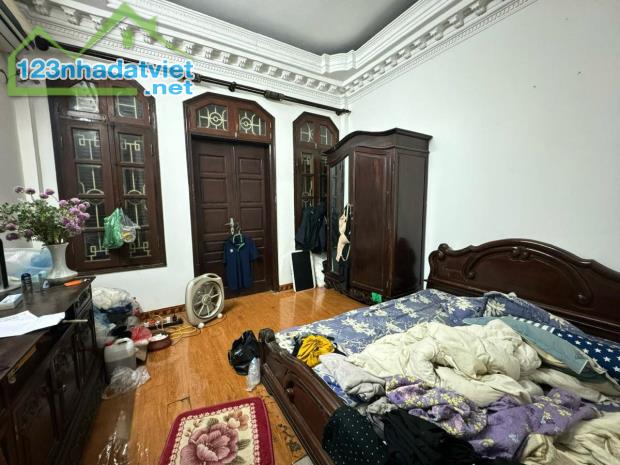 Nhà Đẹp Ở Ngay - Ngõ Thịnh Quang, Ngõ Rộng, 2 Thoáng Trước Sau 50m2 5tầng MT4m, Giá 11.2tỷ