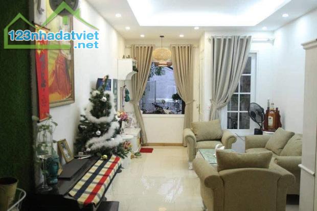 Bán nhà đẹp phố Hoàng Quốc Việt 90m2 4tầng mặt tiền 3.8m 14.5 tỷ Cầu Giấy - 3