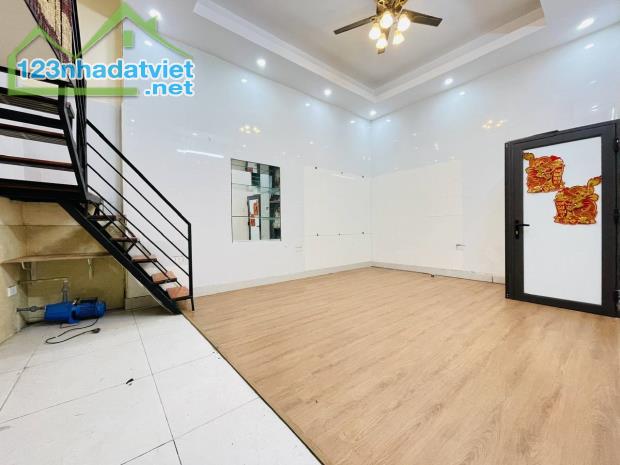 Bán nhà Kim Ngưu - Hai Bà Trưng Lô góc ngõ thông kinh doanh 30m2 3 tầng chỉ 4.55 tỷ - 3