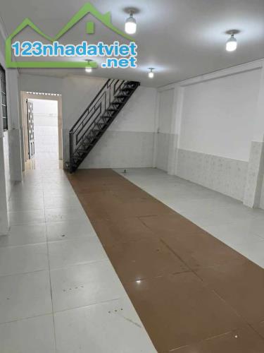 Nhà bán 104m2 4.5x23m - trệt lửng 3PN Mỹ Hòa Trung Chánh Hóc môn giá rẻ 5.88 tỷ sổ riêng đ - 2
