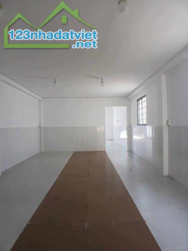 Nhà bán 104m2 4.5x23m - trệt lửng 3PN Mỹ Hòa Trung Chánh Hóc môn giá rẻ 5.88 tỷ sổ riêng đ - 3