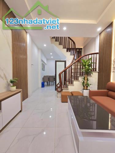 Cần bán nhà Khương Đình, Thanh Xuân, 31m2, sổ đỏ, gần ô tô tránh. Giá 6, 5tỷ