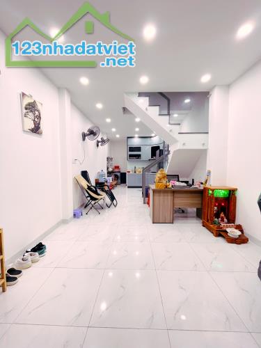 Chỉ 3,7 tỷ Ngay UBND Tân Phú, Phú Thọ Hoà 3.5m x 10m, 1 trệt 1 lầu 2PN tặng full nội thất