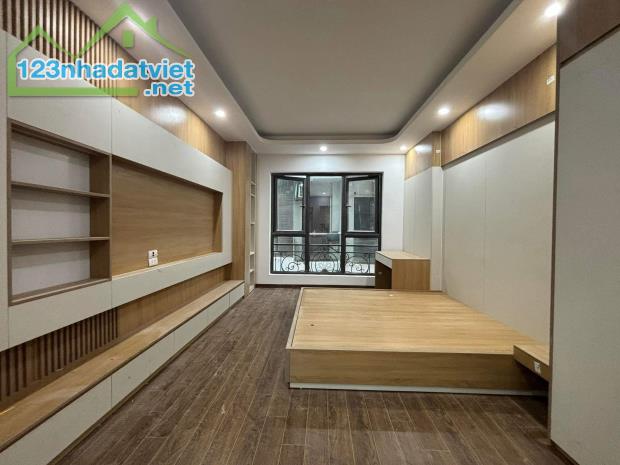 BÁN NHÀ NGÕ QUỲNH,HAI BÀ TRƯNG,NHÀ MỚI ,5 TẦNG ,THANG MÁY; Ô TÔ CÁCH NHÀ 20M ,TRƯỚC NHÀ RỘ