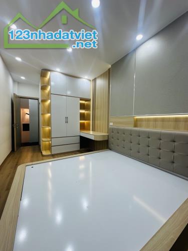 Nhà đẹp phố Hào Nam 30m2 – 6T thang máy chỉ 10m ra phố nhỉnh 8 tỷ cực hiếm Đống Đa