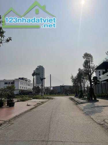Bán Đất Rẻ Quạt Vựng Đâng Siêu Đẹp. DT:200m2,MT:8m. Hướng : TB !!! - 1