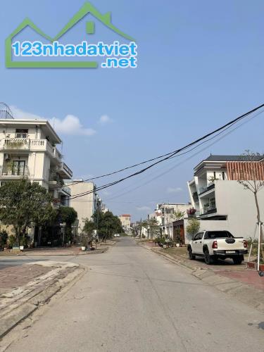 Bán Đất Rẻ Quạt Vựng Đâng Siêu Đẹp. DT:200m2,MT:8m. Hướng : TB !!! - 2