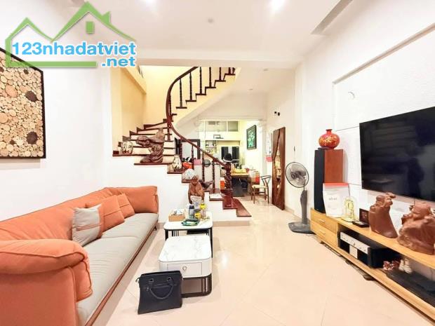 Bán nhà đẹp phố Võng Thị 45m2 5tầng mặt tiền 4m 10.8 tỷ Tây Hồ tương lai mặt phố - 4