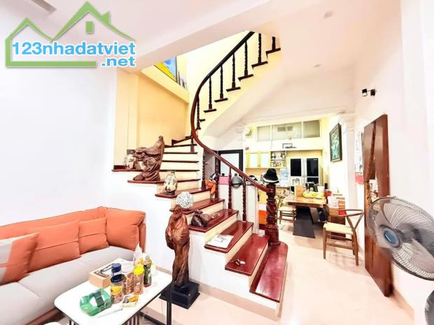Bán nhà đẹp phố Võng Thị 45m2 5tầng mặt tiền 4m 10.8 tỷ Tây Hồ tương lai mặt phố - 2