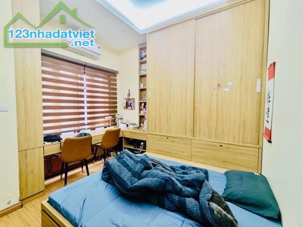Bán nhà đẹp phố Võng Thị 45m2 5tầng mặt tiền 4m 10.8 tỷ Tây Hồ tương lai mặt phố