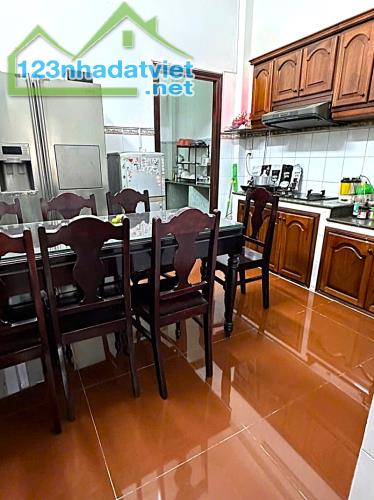 BÁN GẤP NHÀ HẺM XE HƠI 1/ BA THÁNG HAI, QUẬN 10 – 50M2 3 LẦU 5PN - GIẢM SÂU CÒN HƠN 9 TỶ - 3