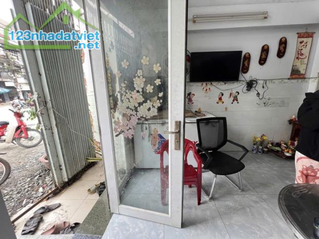 Bình Tân,Nhà 3 tầng 100m2,mặt tiền TKTQ, kinh doanh,giá rẻ.chỉ 6 ty98 TLcc.
