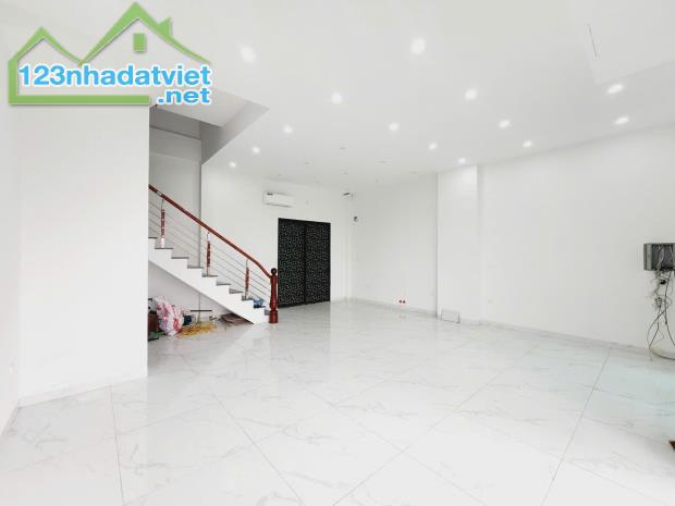 Bán Liền Kề 5 Tầng, 61m, MT 7m, Đường vỉa hè 12m, Giá 17.6 Tỷ. LH: Hoàng Trung - 2