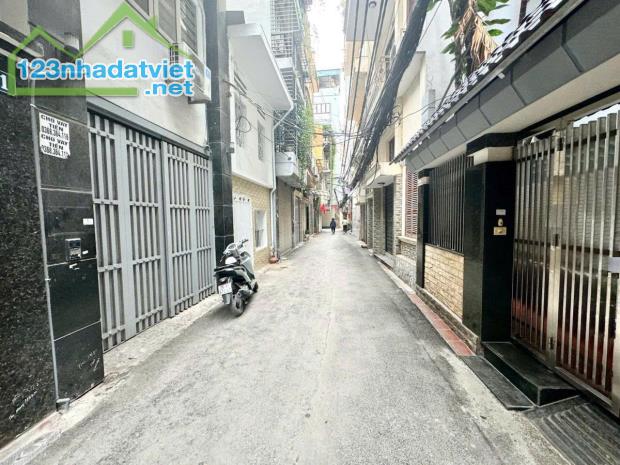 Thái Thịnh - Yên Lãng thuộc Quận Đống Đa. Siêu phẩm ngõ Ô tô, phân lô, kinh doanh. Cách 1 - 2
