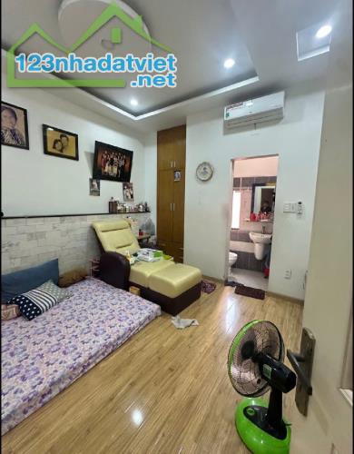 Chủ gửi: Nhà sát mặt tiền Lê Văn Khương, Q12, 5 tầng, xe hơi ngủ trong nhà, 5x15m, 6ty500 - 1