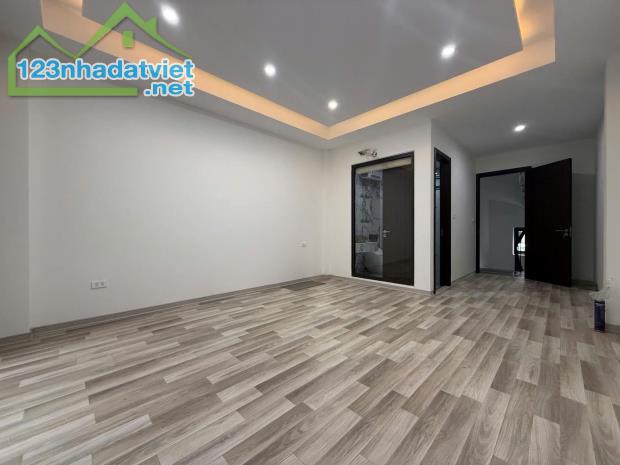 Nhà Nguyễn An Ninh, Phân lô, ô tô vào nhà, Thang Máy, cách phố 50m : 45m2 x 5 tầng, giá t