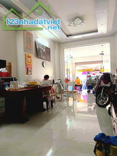Bán Nhà Mặt Tiền Góc Phạm Văn Đồng - Nguyễn Xí - Bình Thạnh - 60m²(4 x 15) 4Tâng - 1