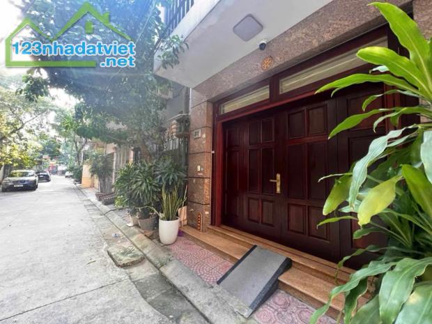 BIỆT THỰ LẠC LONG QUÂN - GẦN HỒ TÂY - LÔ GÓC 3 THOÁNG - Ô TÔ VÀO NHÀ - 90/96M CHỈ 24 TỶ - 3