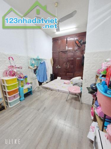Hẻm ba gác sạch , cách mặt tiền đường Huỳnh Tấn Phát 60M, Phường Phú Thuận Quận 7 - 2