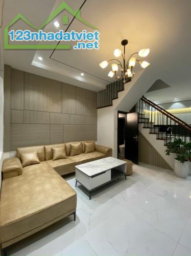 Hiếm, nhà đẹp Xuân Phương 48m x 5T MT4,2 Ô TÔ đỗ cửa, ngõ thông 7,8 tỷ