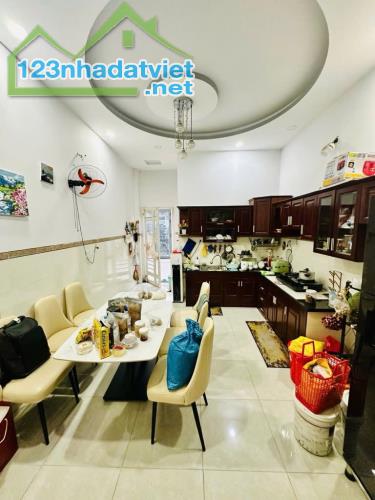 Nhà đẹp HXH ngay Hiệp Thành City, Quận 12, DT 69m2, 3 tầng chỉ 4 tỷ 8 TL0935767286