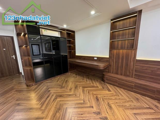 SIÊU PHẨM NHÀ 7 TẦNG THANG MÁY – PHỐ TRẠM, LONG BIÊN – GARA OTO – PHÒNG NGỦ RỘNG