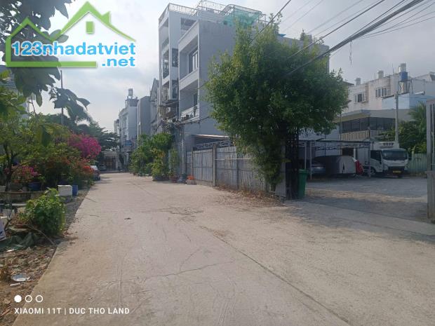 Bán nhà C4 còn ngon 108m2, HXH thông TX33 đang cho thuê, giá tốt về ở ngay