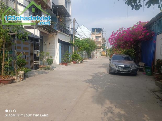Bán nhà C4 còn ngon 108m2, HXH thông TX33 đang cho thuê, giá tốt về ở ngay - 3