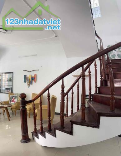 Cc cần bán nhà 3 tầng kiệt Nguyễn Trường Tộ, TT HẢI CHÂU, giá sập sàn chỉ nhỉnh 5 tỷ.