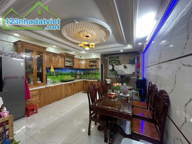 Bán nhà siêu phẩm Nguyễn Ảnh Thủ, giá hời, nhà mới toanh, DT 81m vuông - 3