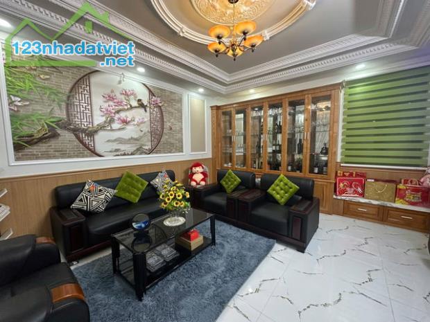 Bán nhà siêu phẩm Nguyễn Ảnh Thủ, giá hời, nhà mới toanh, DT 81m vuông - 1