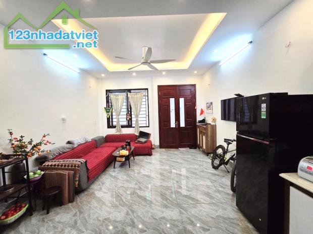 Nguyễn Hoàng - Vị Trí Cực Đỉnh - Ô Tô Tránh - 3 Thoáng - 41m2 - 5 Tầng - Giá 8.35 Tỷ - 3