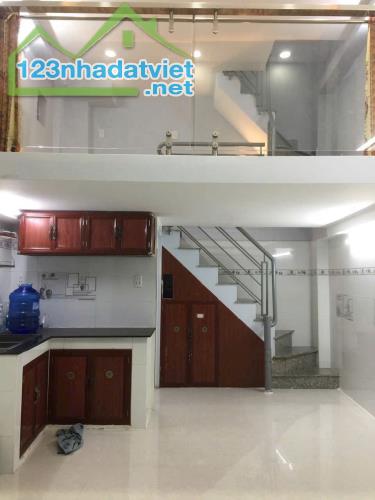 Bán nhà mặt tiền Phùng Văn Cung, P4, Quận Phú Nhuận, 40m2 x 3 tầng, hơn 4 tỷ thương lượng