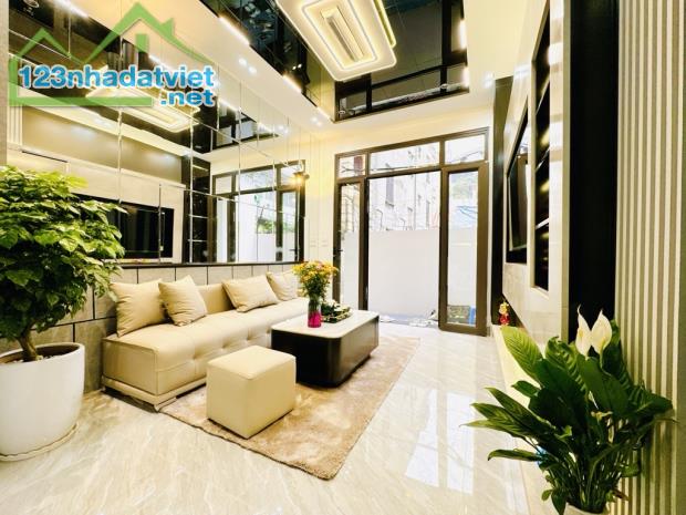 HIẾM - Ô TÔ ĐỖ GẦN NHÀ - NHÀ ĐẸP FULL NỘI THẤT - KIM GIANG -HOÀNG MAI 35m2 Chỉ 6.3tỷ - 2