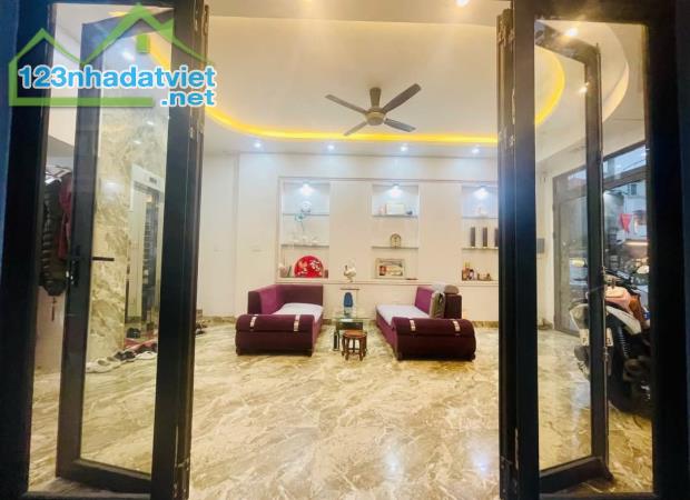Bán nhà Thế Lữ, Hạ Lý, Hồng Bàng, Hải Phòng. 6 tầng, 40m2, 9,3 tỷ. Ngang 4m, d2 - 2