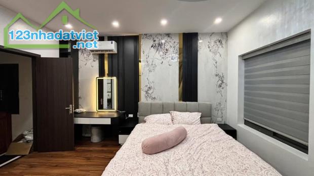 HÓT NHÀ ĐẸP XUÂN LA,38M,5 TẦNG THANG MÁY 12 TỶ